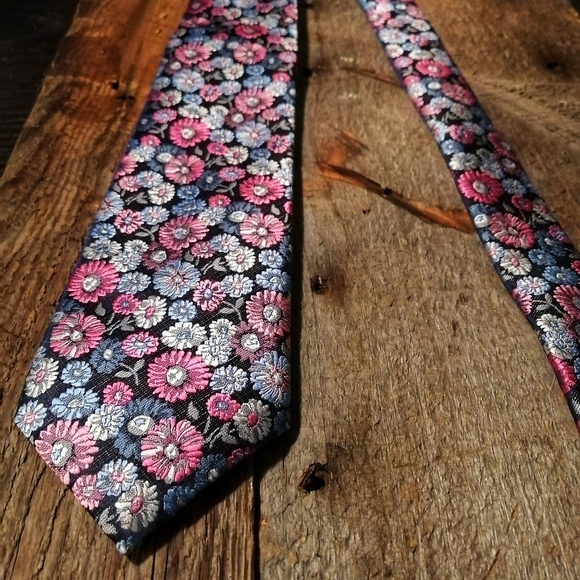 Tie - Picture 1 of 4